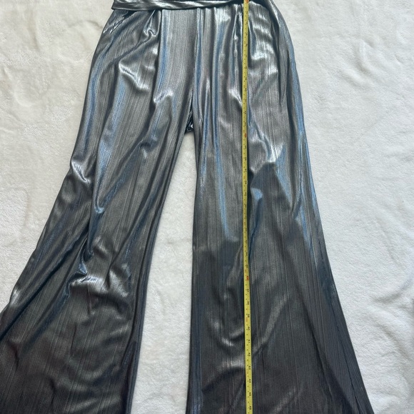 Retrofete Everly Metallic Silver Gunmetal
Flare Wide Leg Jumpsuit Size M - Picture 6 of 8
